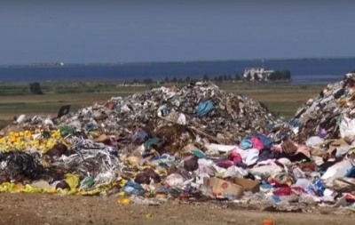 Katastrofë mjedisore në Divjakë, plehrat hidhen pranë lagunës