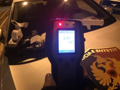 Me 174 km në orë, ‘garë’ shpejtësie në autostradën Tiranë-Durrës, policia nxjerr bllokun