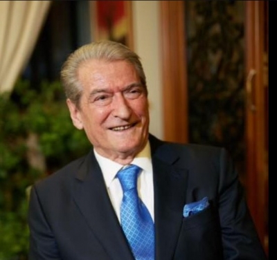 “Rroftë banania! Nga bananet tek Republika e Kokainës!”