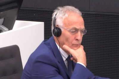 Fjalimi emocionues i Jakup Krasniqit në Hagë: Po përpiqeni të na ndani mbi baza fetare. Unë s’jam mysliman dhe as katolik, por shqiptar