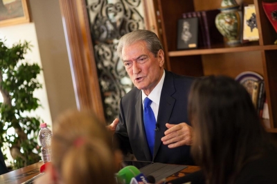 “Zhdëpet polici i rrugores nga të fortët e partisë, Gjeneral Hashashi dhe Ardi Eskobari qepin gojën”