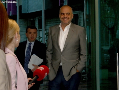 Balla me hua, Braçe mbyll kredinë/ Tallja me shqiptarët në deklarimet e pasurisë, rilindasit me borxhe