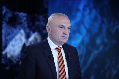“Ngjarjet në Elbasan, inskenim”/ Presidenti Meta me tone të ashpra: 25 Prilli betejë kundër kleptomanisë, Rama është thjeshtë peng i tyre