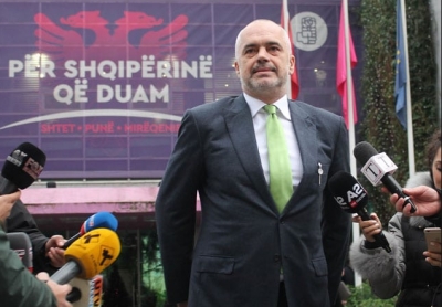 Plas ‘bomba’ brenda rilindjes/ Socialistët vjedhin serverin e votimeve brenda selisë rozë