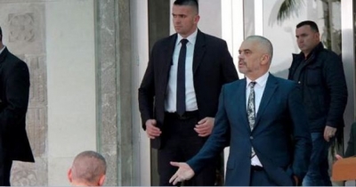 A ju kujtohet kur Avdyli bërtiste brenda gjykatës: Rroftë Rama! Te PS qaj hallet