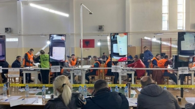 Numërimi deri në ora 8 të mëngjesit. PS kryeson me 50.9% të votave, PD-LSI ndjekin me 46.1%