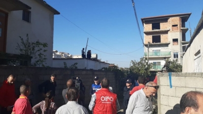 Duan t'u prishin banesat/ Policia zhvendos tensionin nga Unaza e Re në Shkozë