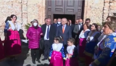 “Vallja e Pashkëve”/ Presidenti Meta merr pjesë në traditën e lashtë që festohet nga arbëreshët: Kujtohet një nga fitoret më të lavdishme të Skënderbeut