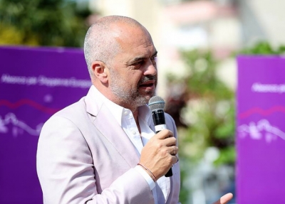 Fjalimet e njëjta dhe të mërzitshme të Ramës, këngëtari: Si këngëtarët me Playback