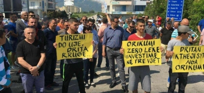 Orikumi në revoltë, rikthehen kërkesat e para 15 viteve: Duam ujë, drita dhe infrastrukturë (Video)