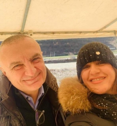 Presidenti Meta në Çorovodë, publikon foto me shqiptaren e sapokthyer nga Italia