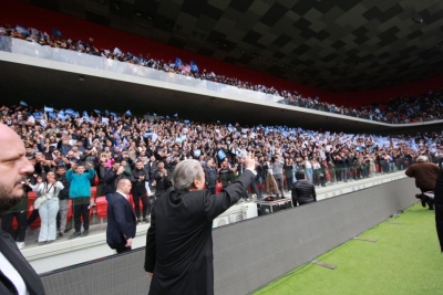 Berisha mbërrin në &#039;Air Albania&#039;, elektrizohet stadiumi