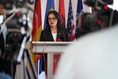 'Këlysh i Rusisë, do kapitullosh!’/ Kryediplomatja e Kosovës i përgjigjet kërcënimit të Vuçiçit për luftë