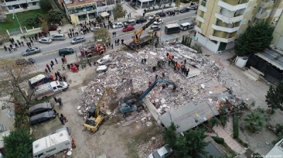 FOTO/ Dëmet e tërmetit, dy raporte të ndryshme për drejtorinë e Tatimeve