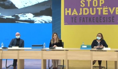 “Rama përdor fatkeqësitë për të zhvatur”/ PD tryezë për rindërtimin, Gjata: Një vit pas tërmetit qeveria bën propagandë, por jo banesa