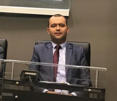 U përfshi në sherr me kreun e PS në Durrës, shkarkohet sekretari i këshillit bashkiak