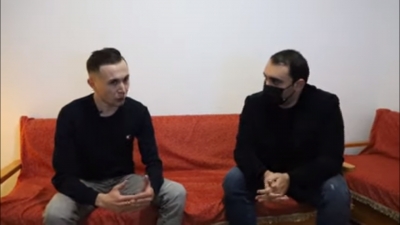 “Punoj të siguroj shkollimin se prindërit janë të papunë”. Sfida e një studenti në Tiranë: Mësimi online dështim. Zero mbështetje!