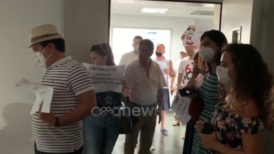 Nën thirrjet “duam ujë” banorët mësyjnë UKT-në