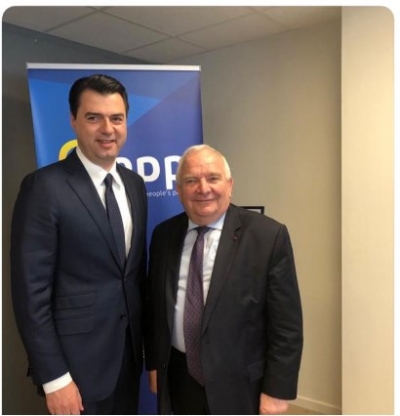 Basha publikon foton me kreun e PPE. Takim i shkelqyer me Daul