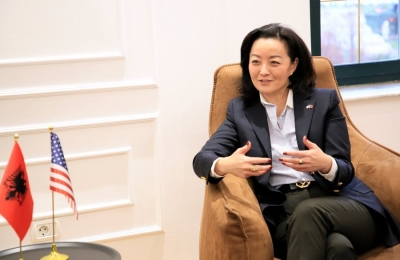 'Akademia e Transparencës'/ Ambasadorja amerikane bën tagg Ramën dhe Ahmetajn: Kujdes me fondet për tërmetin