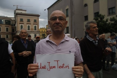 Teatri/ Regjisori Budina thirrje deputetëve të PS: Reflektoni