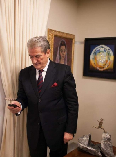 "Në Vlorë epidemi vjedhjesh, narkodeputeti zhgërryhet në Dhërmi, narkopolicia ndihmon hajnat!"