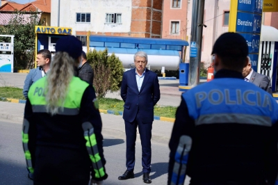 Badigardi i Lleshaj i ulërin gazetares: Ik andej,mos e fotografo ministrin