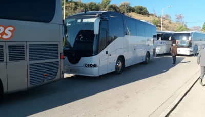 Zbulohen listat e PS-s: Rama zbrazi qarkun e Gjirokastrës, dhjetra autobuzë u nisën drejtë Athinës