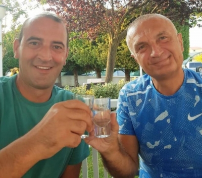 FOTO/ Meta dolli pas ngjitjes në Korab: ‘Një teke raki Skrapari me mikun Haradinaj’