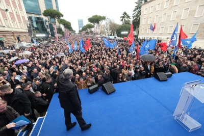 Berisha fton të rinjtë, socialistët dhe të zhgënjyerit: Revolucioni ynë do i japë goditje përfundimtare varfërisë!