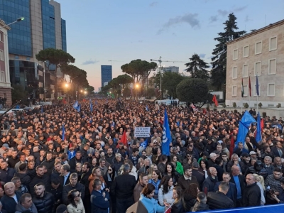 Shihni ‘oqeanin’ e njerëzve në protestën historike të opozitës