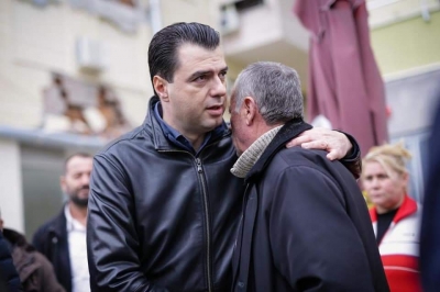 Basha me banorët e dëmtuar në zonën e Plazhit në Durrës: Menaxhimi post termet dështim total i qeverisë