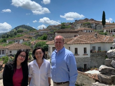 Yuri Kim viziton Beratin: Magjepsës! Kisha dhe ikona antike që të mbushin sytë me lot