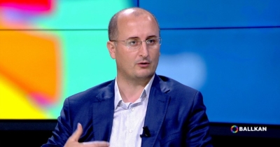 Blerim Gjeladini: Presidenti duhet të respektojë Kushtetutën dhe të mos shkelë parimet e saj kur kritikon dikë për shkelje të supozuara të ligjit.