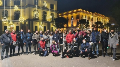 “Keni shkëlqyer me profesionalizëm dhe kurajë”/ Presidenti Meta vlerëson gazetarët dhe operatorët që raportuan protestën: Themelore të vijoni misionin pa…