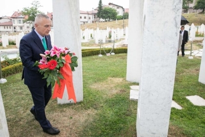 Gjenocidi në Srebrenicë/ Presidenti Meta: Dënimi i frymëzuesve të kësaj masakre është e vetmja rrugë për paqen dhe stabilitetin në rajon