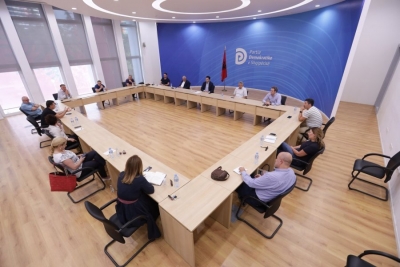 Koronavirusi/Basha me ekspertët:Situata ka dalë jashtë kontrollit