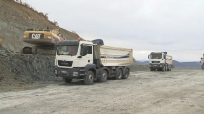 Thellohet skandali me rrugën Korçë-Ersekë. ARRSH lejoi nisjen e punimeve pa leje ndërtimi dhe pa kompani mbikëqyrëse