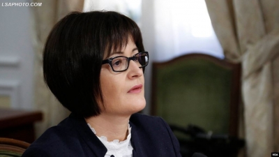 Zeri i Amerikes: Kushtetuesja, Vorpsi zgjedh të betohet para një noteri