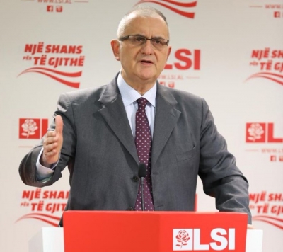 Po e hanë turpin me bukë/ Vasili demaskon kreun e Magjistraturës: Ja çfarë thoshte për zgjedhjen e anëtarëve të Kushtetueses nga Presidenti