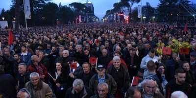 Qytetarët thirrje Presidentit Meta: Shpërndaje, shpërndaje Parlamentin