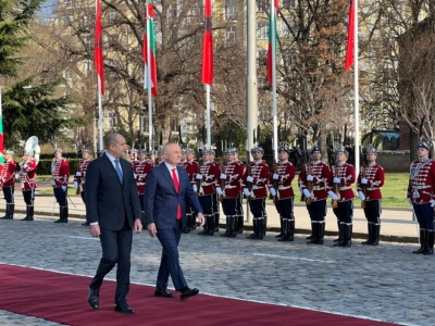 Presidenti Meta pritet me ceremoni shtetërore në Bullgari