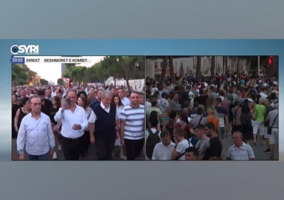 Protesta për vrasjen e 7-vjeçares/ Qytetarët marshojnë drejt Kryeministrisë