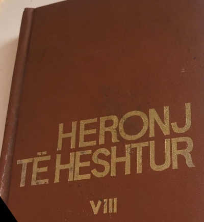 “Heronjtë e heshtur”, qesharakë dhe analfabetë