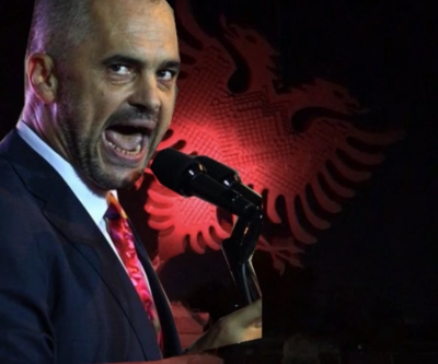 Lajthit Rama, shan dhe poshtëron simbolin kombëtar të shqiptarëve