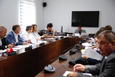 Komisioni i Ekonomisë rrëzon 4 dekretet e Metës
