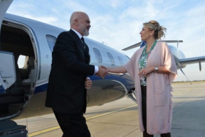 FOTO/ Skandali/ Rama udhëtoi në Serbi me avionin që kushton 1800 euro/ora