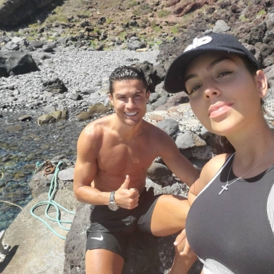 Fundjava e fundit në relaks për Cristianon, së bashku me Georginan kthehen nga Madeira nga ku publikojnë foto hot dhe romantike