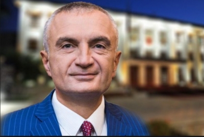 Presidenti Meta publikon foto nga plazhi: E diel historike, plot diell dhe muzikë