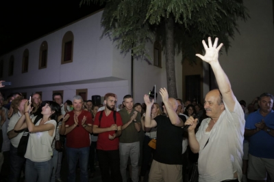 “Ku kanë përfunduar 70 armë të Teatrit”, Edmond Budina: Të hetohet ngjarja, ato nuk i hoqi as Enver Hoxha